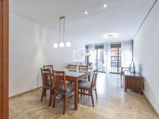 Rent Flat in El Vedat - Santa Apolonia. Piso de 3 dormitorios y dos baños y con una plaza de garaje incl