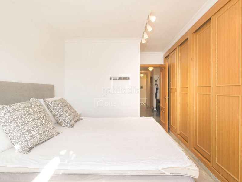 Foto d0a5d237-ac44-42ff-b0e3-bfff7f4a5029. Piso apartamento de 3 dormitorios en venta en la malagueta, , a pasos de la playa y con vistas a la ciudad y al mar en Málaga