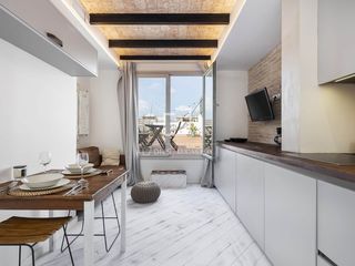 Attico in Dreta de l´Eixample. Ático en excelentes condiciones de 1 dormitorio con terraza de 6