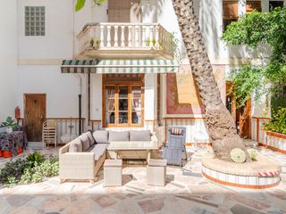 Chalet in Barrio de Patraix. Vila en venta en patraix, valencia con jardín y 6 dormitorios