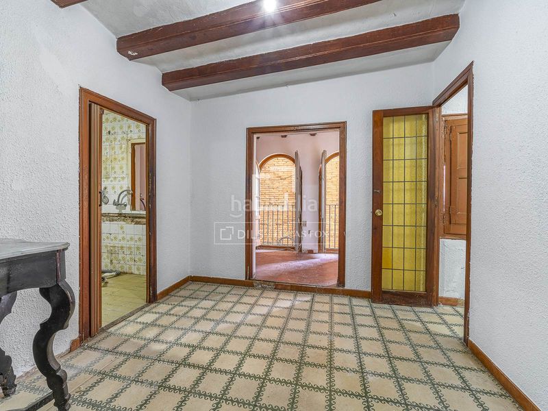 Foto 03b9df09-7d87-4863-b7a1-e46408d8a13d. Piso  muy luminoso con gran potencial de reforma junto a la sagrada familia en Barcelona