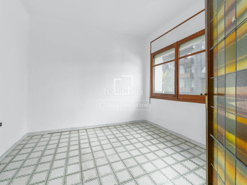 Foto 080a40c3-c79e-4f73-a6c0-773dfeb7bfd8. Piso  muy luminoso con gran potencial de reforma junto a la sagrada familia en Barcelona