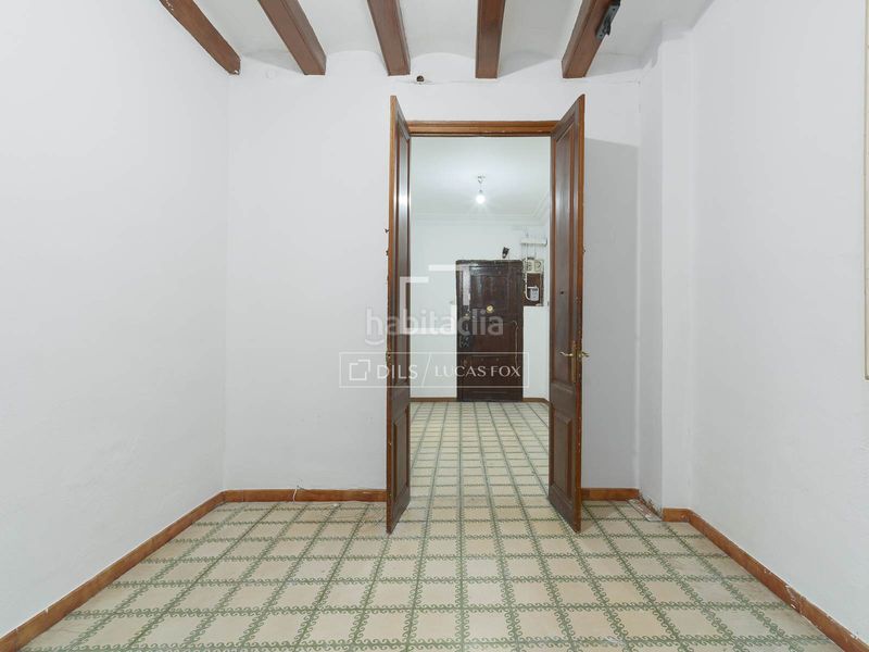 Foto 517e8062-f233-4e3a-b803-b40801887e83. Piso  muy luminoso con gran potencial de reforma junto a la sagrada familia en Barcelona