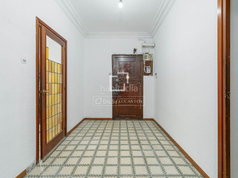 Foto 5a8c59b1-19a0-406c-a41e-e8f3ced753b4. Piso  muy luminoso con gran potencial de reforma junto a la sagrada familia en Barcelona