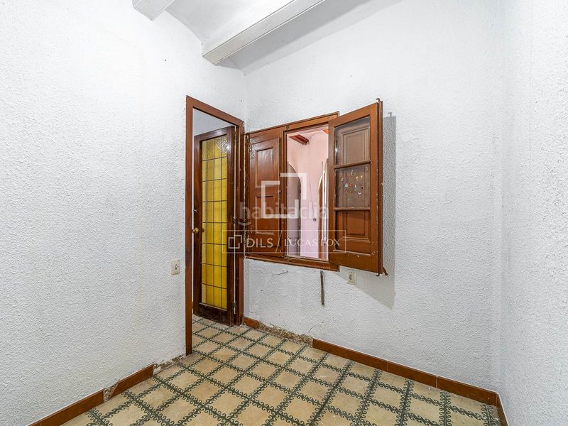 Foto 85726d57-5137-47c2-a00d-26568dd1b2d9. Piso  muy luminoso con gran potencial de reforma junto a la sagrada familia en Barcelona