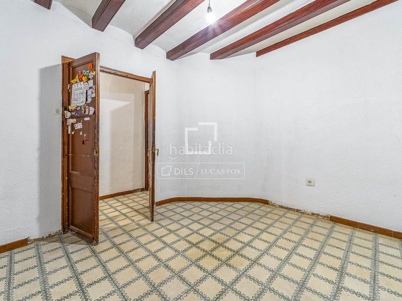 Foto d4b831e2-0b03-49af-841d-065f65dd0682. Piso  muy luminoso con gran potencial de reforma junto a la sagrada familia en Barcelona