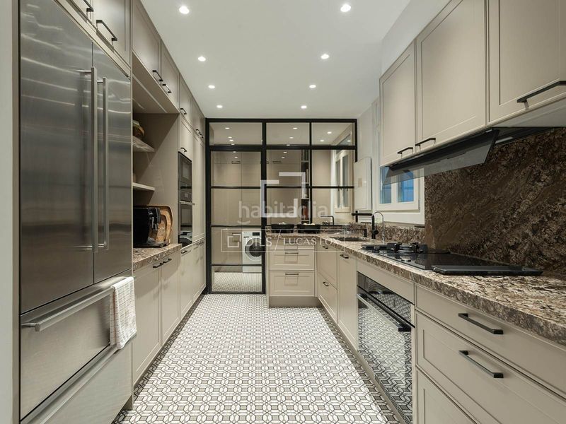 Foto 08a4c7e3-5817-4384-b046-5af23f4fabd8. Piso elegancia atemporal en una finca de época en venta en sant gervasi galvany en Barcelona
