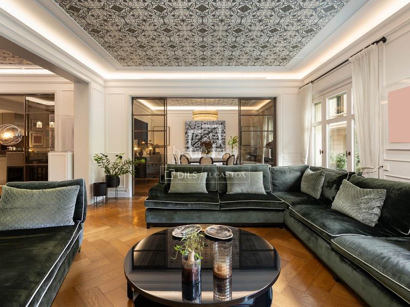 Foto 09e0adce-4264-4b46-a022-356080c2f11b. Piso elegancia atemporal en una finca de época en venta en sant gervasi galvany en Barcelona