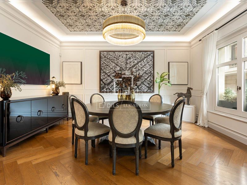 Foto 19028639-5b75-4d27-9938-fa95cb31c943. Piso elegancia atemporal en una finca de época en venta en sant gervasi galvany en Barcelona
