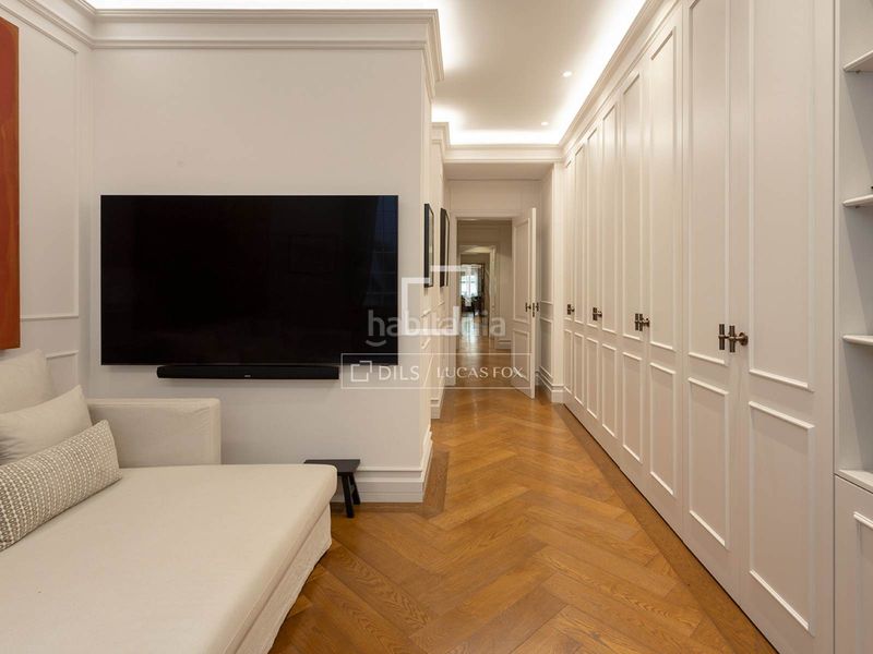 Foto 1fb3cbd3-7ade-4274-97e2-82e5b7e7b4b8. Piso elegancia atemporal en una finca de época en venta en sant gervasi galvany en Barcelona