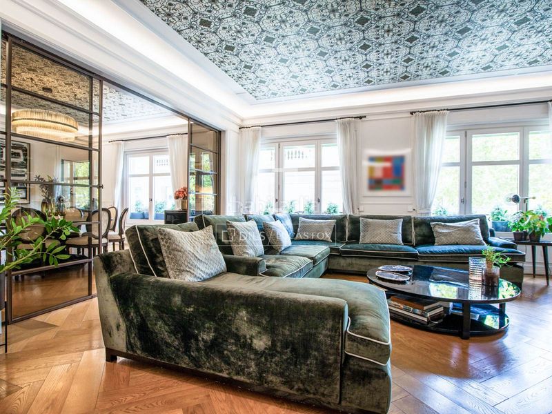 Foto 404e6c32-a936-4e6e-8d74-12b3d94303fb. Piso elegancia atemporal en una finca de época en venta en sant gervasi galvany en Barcelona