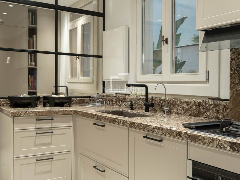 Foto 55cb56f7-5c0b-42fd-9b3f-d1cbaf4344ba. Piso elegancia atemporal en una finca de época en venta en sant gervasi galvany en Barcelona