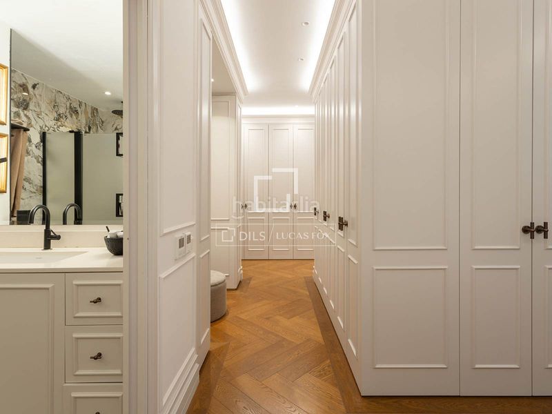 Foto 85e4cf28-c62f-45dd-b200-f0d1b235e670. Piso elegancia atemporal en una finca de época en venta en sant gervasi galvany en Barcelona