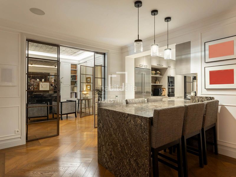 Foto a5f302d5-bef3-4b8a-b28c-71102d89f4b1. Piso elegancia atemporal en una finca de época en venta en sant gervasi galvany en Barcelona