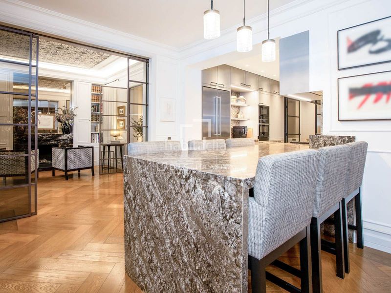 Foto a7bb26ff-1687-4e60-9c61-7ea27f3b6f0e. Piso elegancia atemporal en una finca de época en venta en sant gervasi galvany en Barcelona