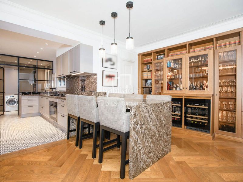 Foto b22927cf-7e84-4ac2-978f-c3e5d405b3a1. Piso elegancia atemporal en una finca de época en venta en sant gervasi galvany en Barcelona