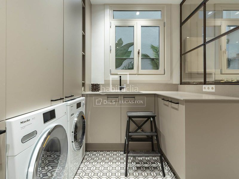 Foto d10f9409-9585-433f-8ba9-b1228c785a77. Piso elegancia atemporal en una finca de época en venta en sant gervasi galvany en Barcelona