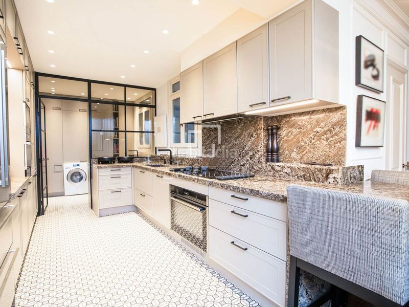 Foto e786e698-10f0-4996-ac60-345258ee99de. Piso elegancia atemporal en una finca de época en venta en sant gervasi galvany en Barcelona