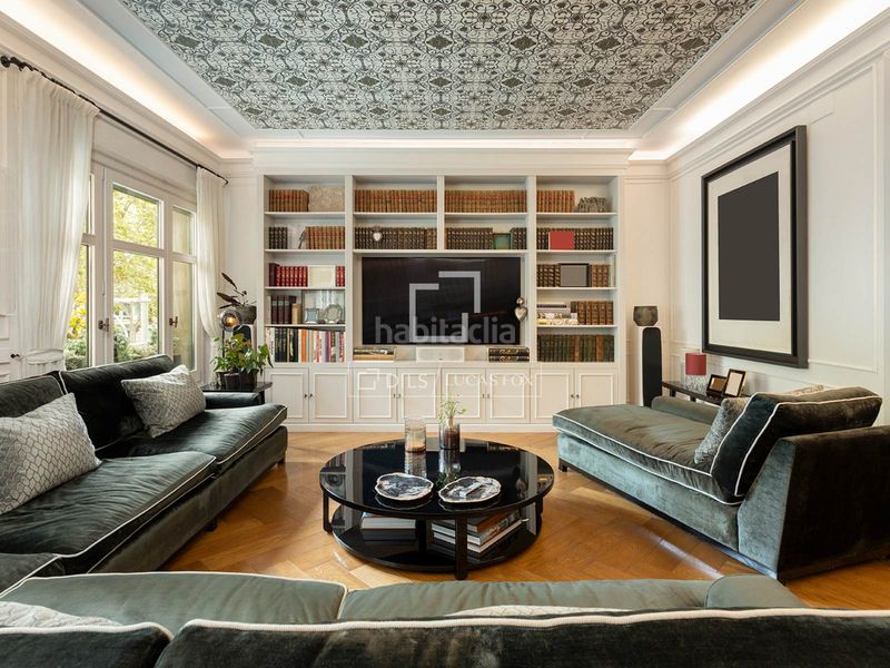 Foto e87387e9-d07f-4be0-8031-d5d89f2c439e. Piso elegancia atemporal en una finca de época en venta en sant gervasi galvany en Barcelona