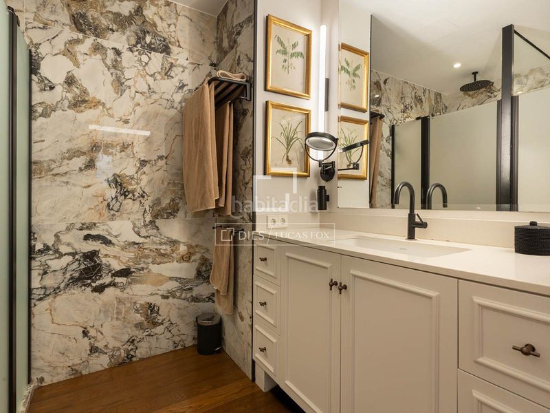 Foto e8762167-1db9-404d-954e-1bca493ab8b7. Piso elegancia atemporal en una finca de época en venta en sant gervasi galvany en Barcelona