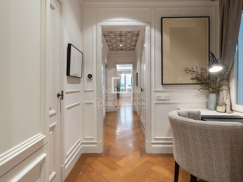 Foto f19eca35-8af6-4dff-bc50-b7483a6f838f. Piso elegancia atemporal en una finca de época en venta en sant gervasi galvany en Barcelona
