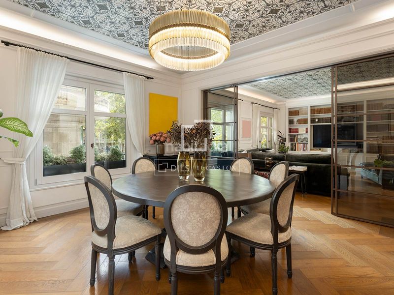 Foto fddfbc21-aa0c-4c7d-8721-0a69683f0621. Piso elegancia atemporal en una finca de época en venta en sant gervasi galvany en Barcelona