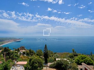 Chalet in Monte los Almendros - El Pargo - Costa Aguilera. Tres villas en una parcela excepcional de 2.500 m en venta en sa