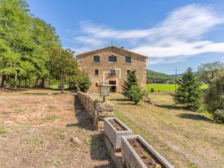 Mas à Banyoles. Masía histórica del siglo xivxv con 1.082 m construidos y 4,5 ha
