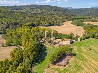 Country house in Banyoles. Masía histórica del siglo xivxv con 1.082 m construidos y 4,5 ha
