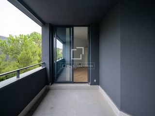 Lloguer Loft a Vega de la Moraleja. Funcional loft a estrenar con terraza y espacio independiente