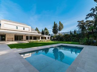 Xalet a El Soto de la Moraleja. Casa  villa excelente de 5 dormitorios en venta en la moraleja u