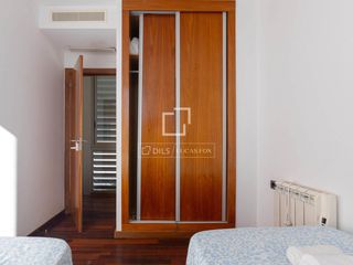 Chalet in Urbanitzacions. Villa con licencia turística, vistas al mar y piscina en arenys