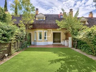 Lloguer Xalet a El Soto de la Moraleja. Casa  villa excelentes de 4 dormitorios con 60m de jardín en alq