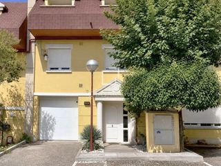 Location Chalet à El Soto de la Moraleja. Casa  villa excelentes de 4 dormitorios con 60m de jardín en alq