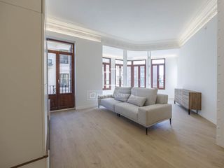 Miete Etagenwohnung in Sant Joanet. Piso recién reformado y amueblado a estrenar con 4 dormitorios y