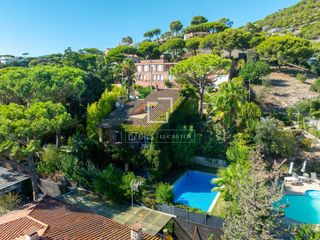 Chalet à Cabrils. Espaciosa casa con vistas, jardín y piscina en cabrils