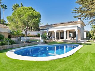 Xalet a El Rosario - Ricmar. Casa  villa excelentes de 5 dormitorios con 1,295m de jardín en