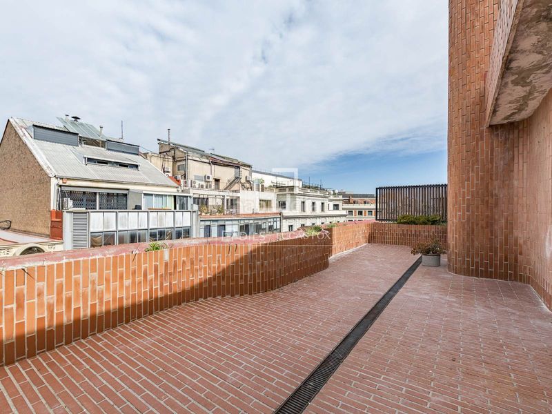Foto decd6e8a-8dd3-4df9-9cb2-475972e80e8e. Àtic amb aparcament a L´Antiga Esquerra de l´Eixample Barcelona