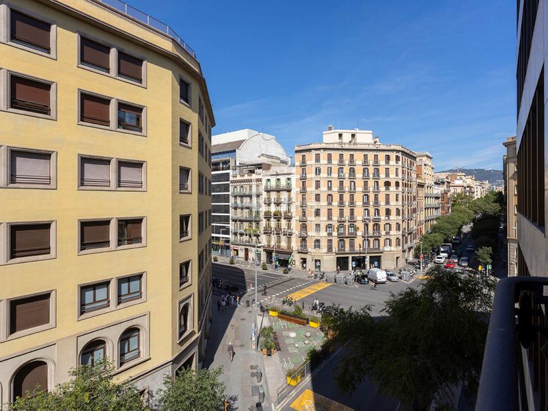 Foto 3d776f88-9e36-4a15-8a37-c99e4a038a56. Àtic amb calefacció a Dreta de l´Eixample Barcelona