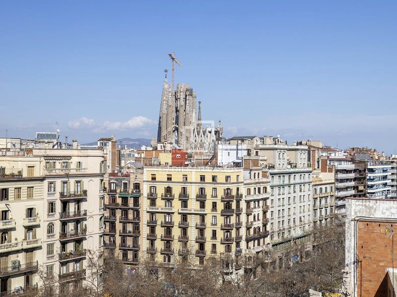 Foto a14736cd-f85e-41a8-9bc7-bd2c4403cb41. Àtic amb calefacció piscina a Dreta de l´Eixample Barcelona