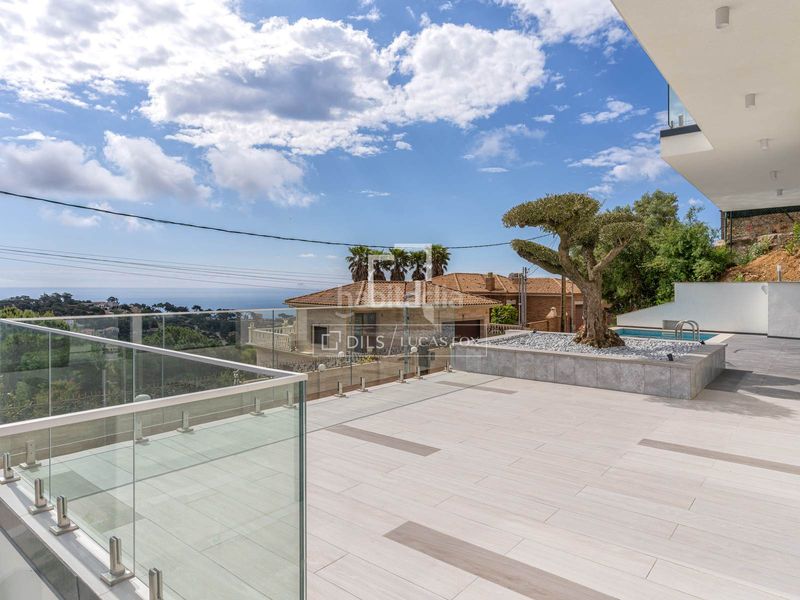 Foto 3c5d7679-c0ca-4a12-9ef9-e232d4fda241. Xalet amb calefacció aparcament piscina a Serra Brava Lloret de Mar