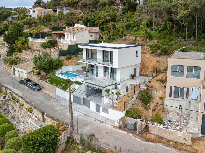 Foto eff5d41e-c1fe-43d5-8a31-5d2339335188. Xalet amb calefacció aparcament piscina a Serra Brava Lloret de Mar