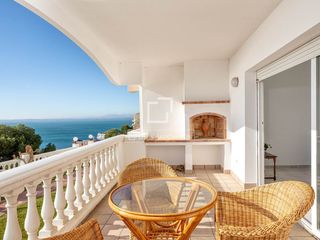 Flat in Puig Rom-Canyelles-Almadrava. Luminoso apartamento con vistas al mar y terraza cerca de la pla