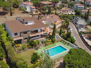 Chalet in Els Grecs-Mas Oliva. Exclusiva villa con espectaculares vistas a la bahía de roses en