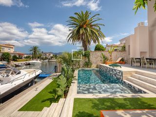 Chalet en Francolí - Freser - Noguera. Villa de obra nueva con amarre y piscina privada en venta en emp