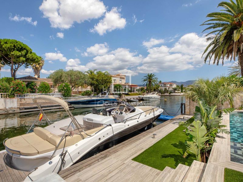 Foto cb689dd2-f81b-4f4b-9c82-365da02e3788. Xalet amb calefacció aparcament piscina a Francolí - Freser - Noguera Empuriabrava