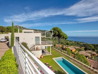 Chalet in Fornells-Aiguablava. Espectacular villa en excelentes condiciones, con 5 dormitorios