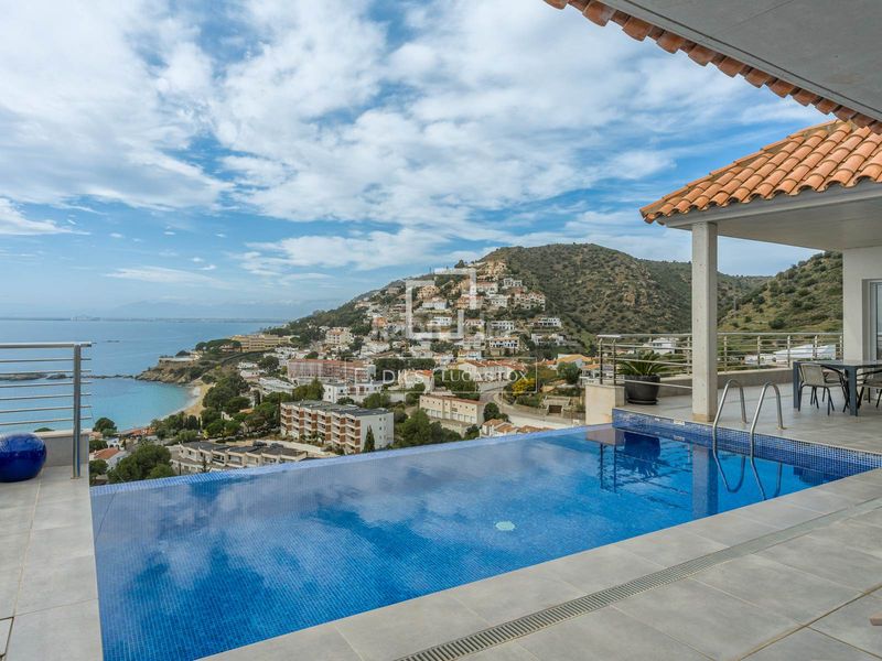 Foto 7b6e3b2e-bae7-4242-ac24-745b1ecfe674. Xalet amb calefacció aparcament piscina a Puig Rom-Canyelles-Almadrava Roses