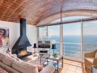 Appartamento in La Pola i Giverols-Salionç. Piso en excelentes condiciones de 4 dormitorios con 77 m de terr