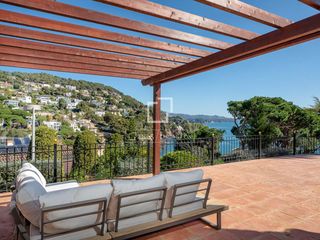 Chalet à Santa Cristina-Sant Francesc. Exclusiva villa con vistas al mar en venta a poca distancia de l